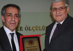 Bektaş'tan Meclis üyelerine plaket