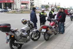'Şahin'ler motosikletlerin peşinde