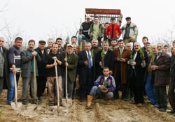 Katı atık tesisine fidanlı protesto