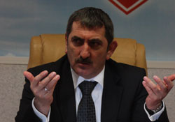 Kulübün önünü açıyorum