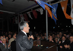 Bektaşdan miting gibi açılış