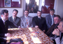 Kuru, dolmuşcularla bir arada