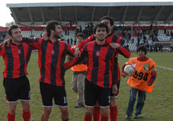 Bafra evinde güldü