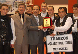 Halk oyunları ekipleri Hasan Doğan'da buluştu