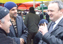 Özkurt, pazarcıları ziyaret etti