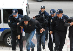 Lastik düşmanları yakalandı