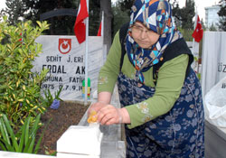 Şehit ailelerince temizleniyor