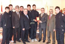 Voleybolculardan Bektaş'a ziyaret