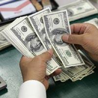 Dolar önce yükseldi şimdi düşüyor