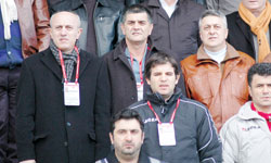 Yalnız bırakmadılar