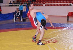 Güreşçiler minderde