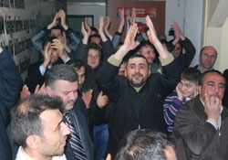 MHP'de sevinç gözyaşları