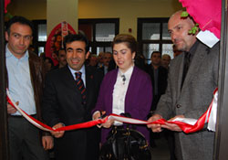 Eker'in resim sergisine büyük ilgi