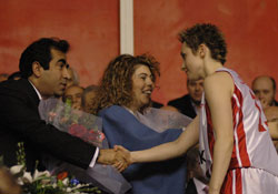 Güzeloğlu'na teşekkür etti