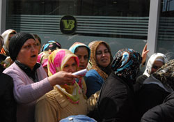 Çocuk parası izdihamı