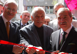 Başkanlık vasfıyla ilk açılışını yaptı