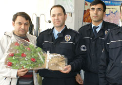 Polislerin mutlu günü