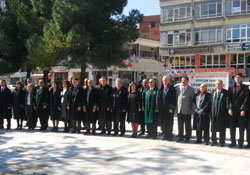 Avukatlar Anıt'a çelenk sundu