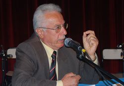 Beyatlı, şiirleriyle anıldı