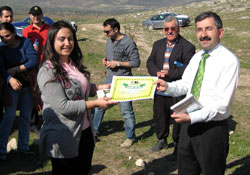 Önce fidan dikecekler, sonra evlenecekler