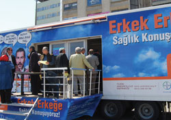 Sağlık tırına yoğun ilgi