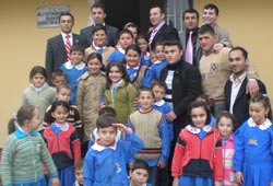 AK gençler yüz güldürüyor