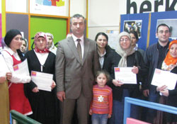 Topaloğlu sertifika verdi