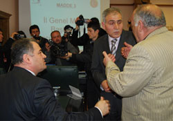 İlk toplantı gergin geçti