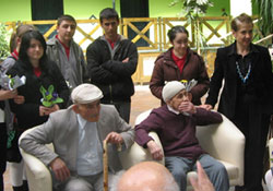 Öğrenciler yaşlıları unutmadı