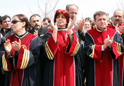 Öğretim üyelerinden Ergenekona protesto