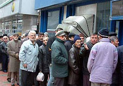 Emekliler verilen sözün peşinde