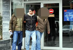 Polis ölümden döndü