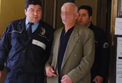 Babasını şikayet etti
