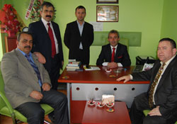 Bu muhtar çok çalışıyor