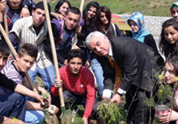 Heyelan alanı ağaçlandırıldı