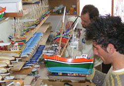 Maket tekneler yok satıyor