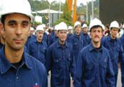 İşçi maaşları tırpanlandı