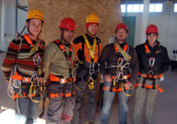 İnşaat ustalarına dağcılık eğitimi