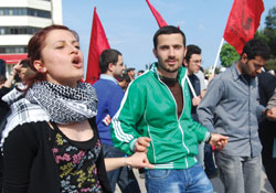 Gerginlik halaylarla son buldu