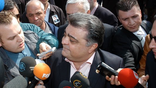 Ahmet özal tutuklandı....