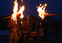 Soğuk havayı izci ateşi ısıttı