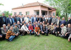 Öztürk, köy yollarında