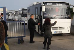Eylem için gittiler, işçilerin arkalarından koştular