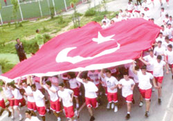 Sevgi Bayrağı yola çıkıyor