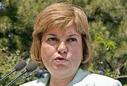 Prodi'nin kravatını tutup sündürmüş