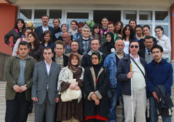 Huzurevine anlamlı ziyaret