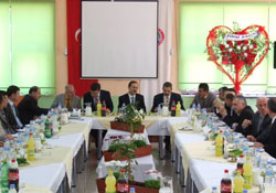 Şahin, muhtarlarla bir araya geldi