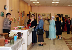 Zihinsel engellilerden ahşap boyama sergisi