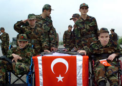 Bir günlüğüne asker oldular
