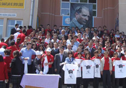 Gençlik yürüyüşü düzenlendi